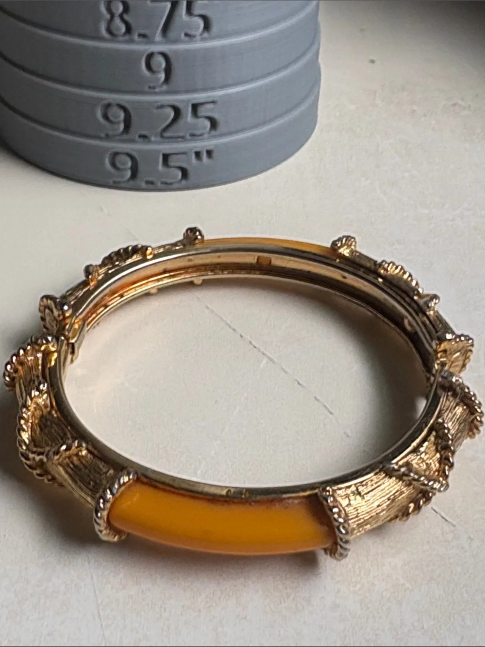 no brand chic gold